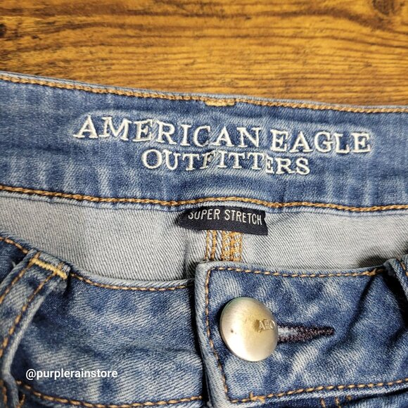 American Eagle Hi Rise Shortie Size 8 Super Stretch Raw Hem Medium Light Wash - Picture 3 of 11